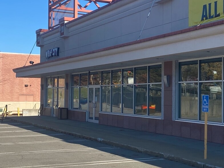 151 Coliseum Ave, Nashua, NH à louer - Photo de l’immeuble – Image 2 sur 9