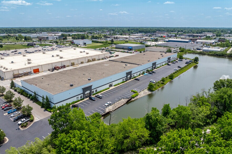 9402 Uptown Dr, Indianapolis, IN à louer - Photo principale – Image 1 sur 4