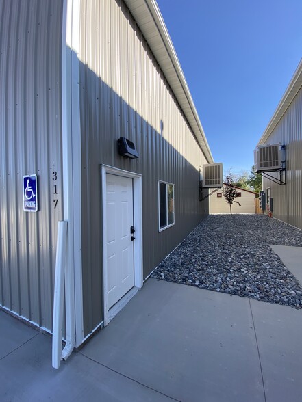 317 N 7th Street, Montrose, CO à vendre - Photo de l’immeuble – Image 3 sur 9