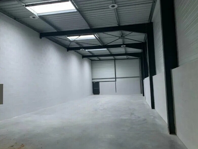 Bureau dans Bretteville-sur-Odon à louer - Photo de l’immeuble – Image 1 sur 5