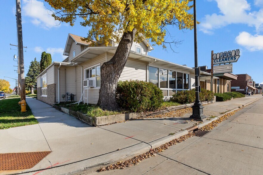 754 N Main St, Oshkosh, WI à vendre - Photo de l’immeuble – Image 2 sur 44