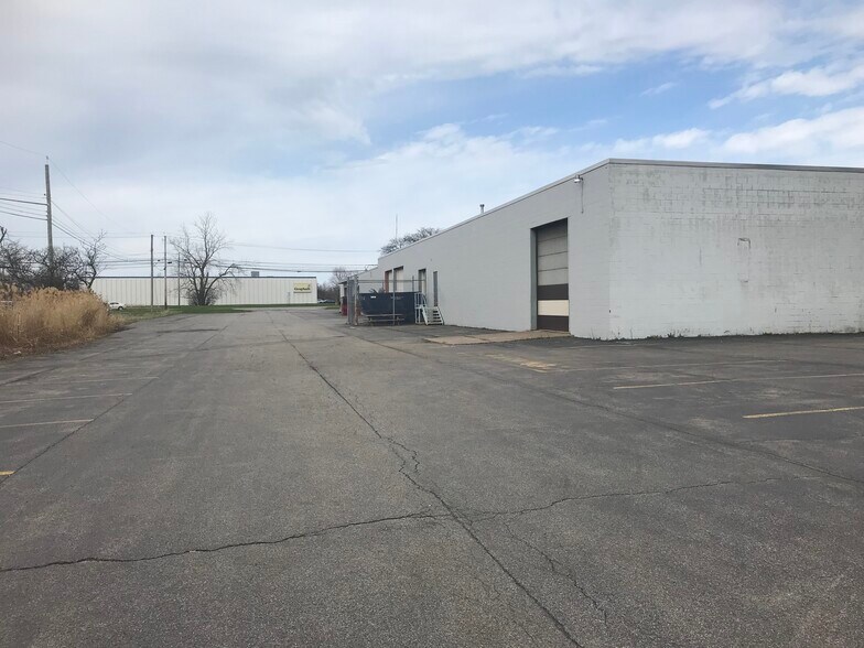 2025 Brighton Henrietta Town Line Rd, Rochester, NY à louer - Photo de l’immeuble – Image 3 sur 56