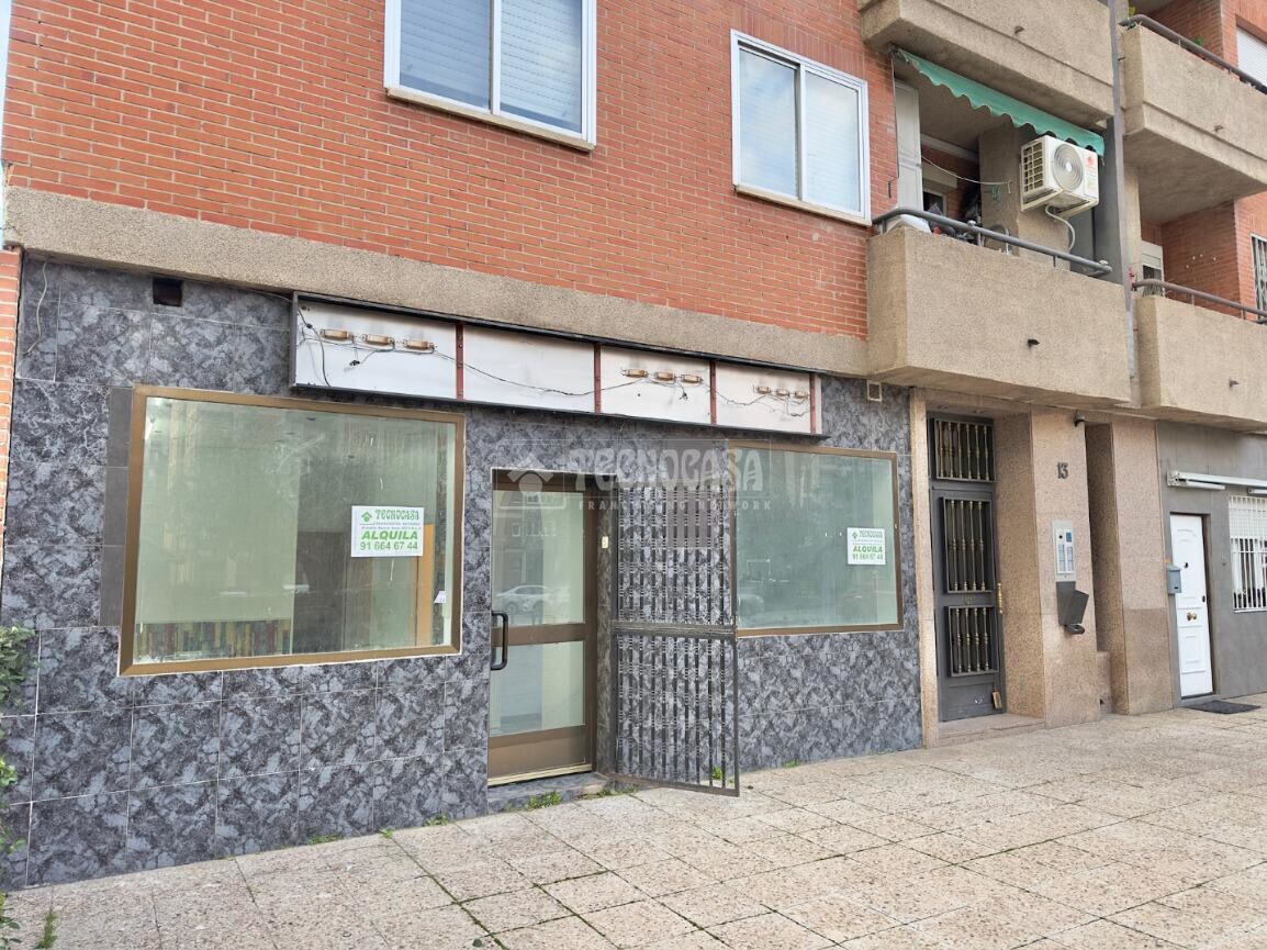 Local commercial dans Móstoles, Madrid à louer Photo principale– Image 1 sur 3