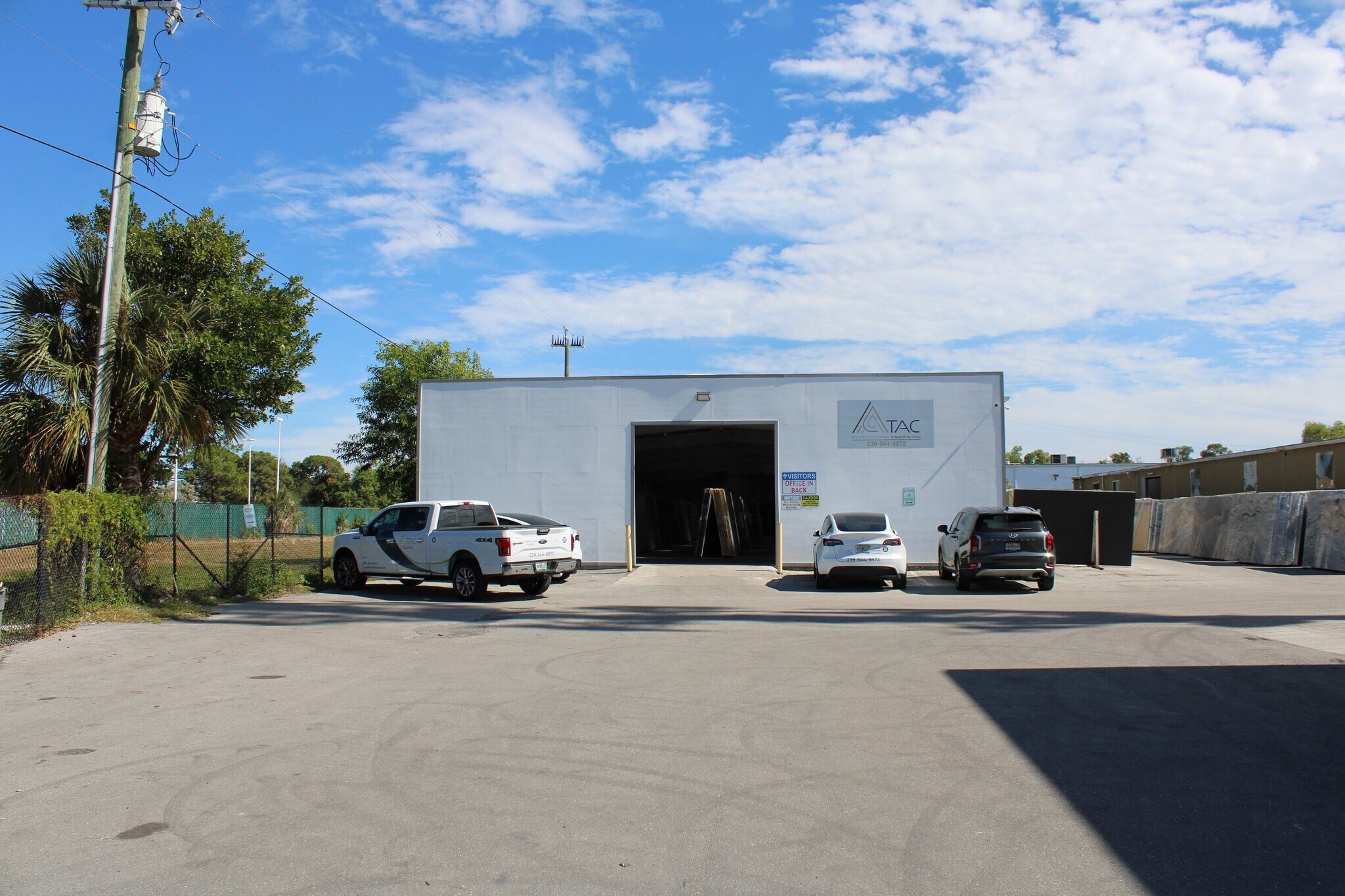 4599 Fowler St, Fort Myers, FL à vendre Photo principale– Image 1 sur 5