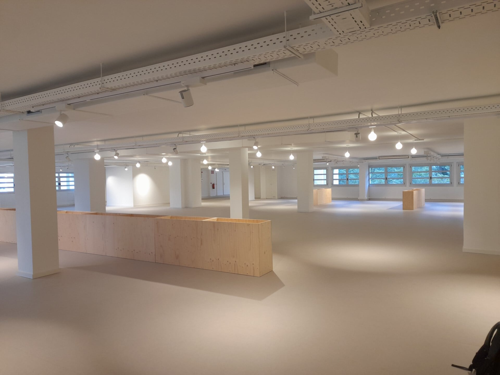 Bureau dans Esplugues de Llobregat, Barcelona à louer Photo intérieure– Image 1 sur 19