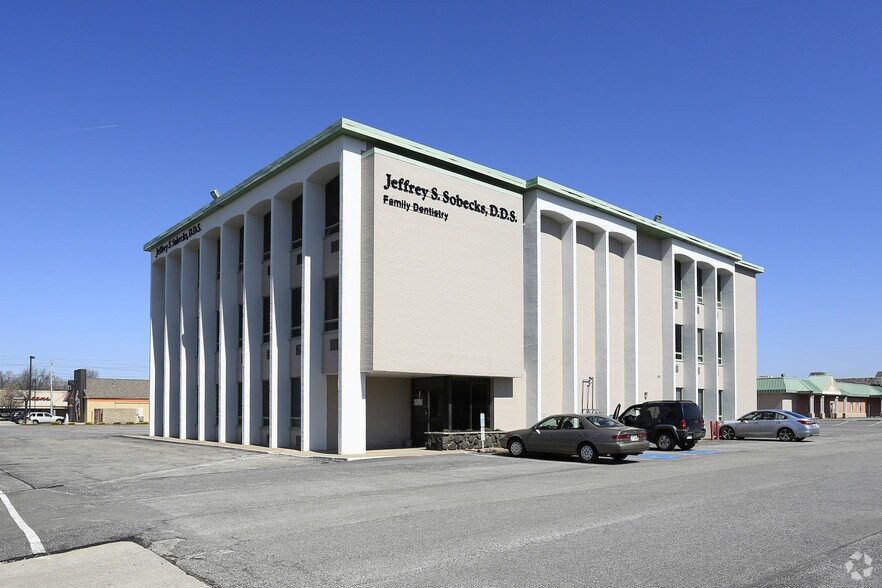 6315 Pearl Rd, Parma Heights, OH à louer - Photo principale – Image 2 sur 11