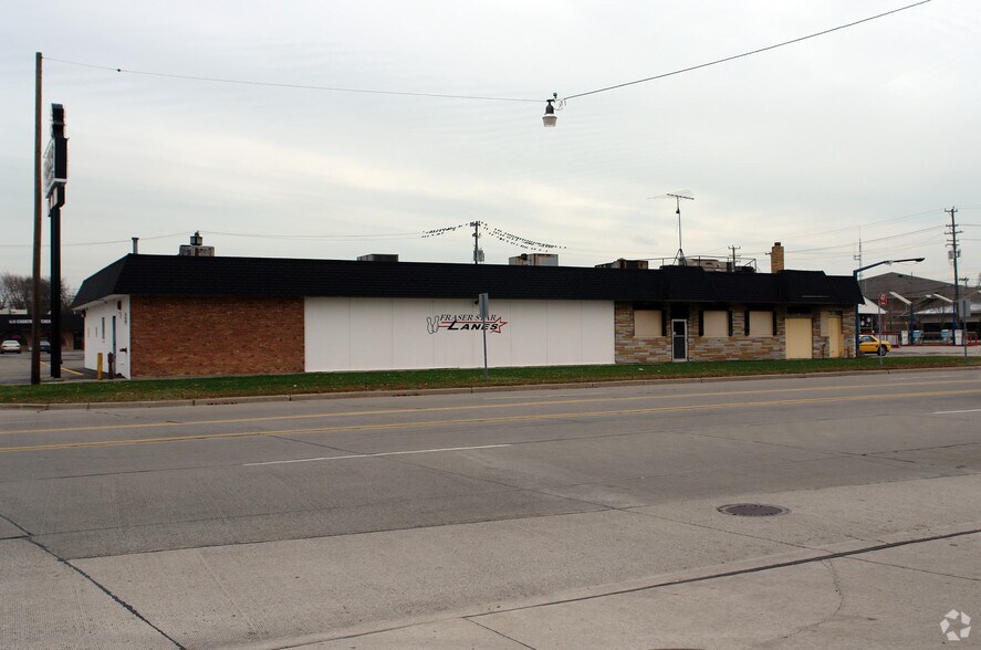 33042 Garfield Rd, Fraser, MI à vendre - Photo principale – Image 1 sur 3