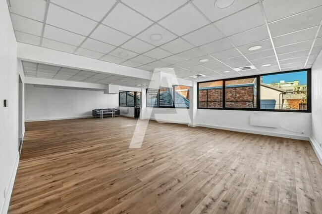 Plus de détails pour Bureau à louer