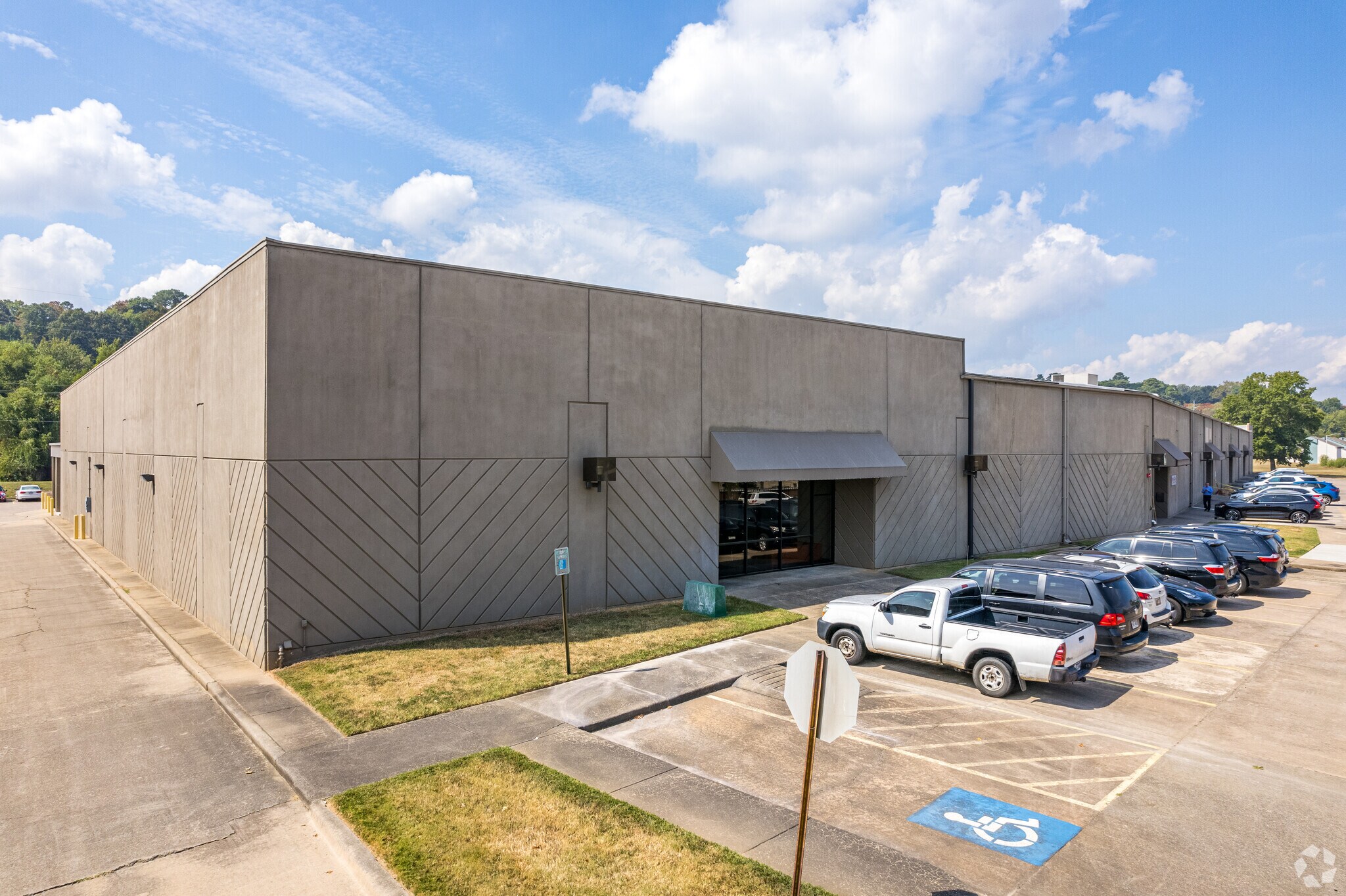 2201 Brookwood Dr, Little Rock, AR à louer Photo de l’immeuble– Image 1 sur 14