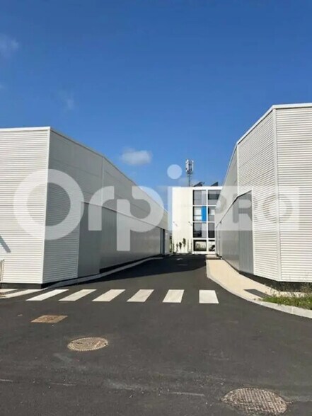 Industriel/Logistique dans La Rochelle à vendre - Photo de l’immeuble – Image 3 sur 3