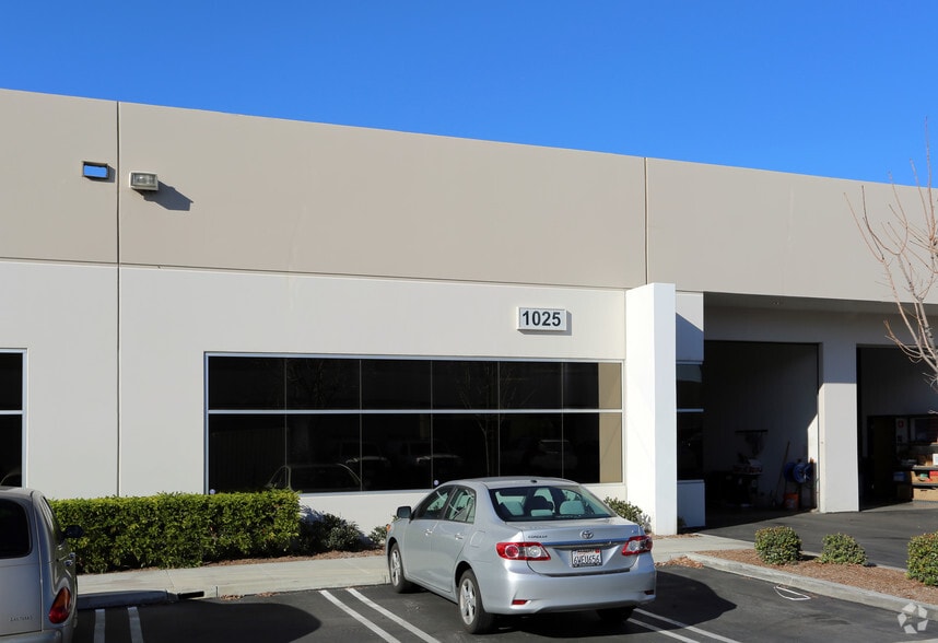 1025 N Shepard St, Anaheim, CA à vendre - Photo de l’immeuble – Image 3 sur 17