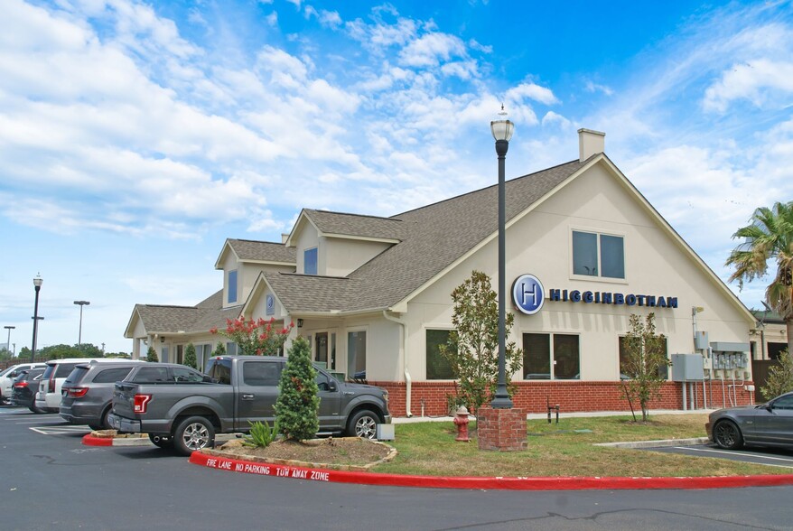 306 W Parkwood Ave, Friendswood, TX à louer - Photo de l’immeuble – Image 2 sur 3