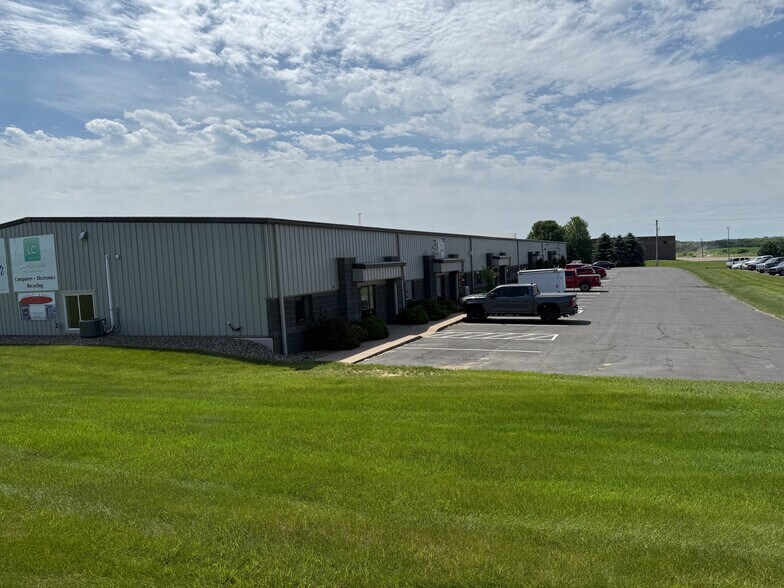 201 Packer Dr, Roberts, WI à louer - Photo de l’immeuble – Image 2 sur 13