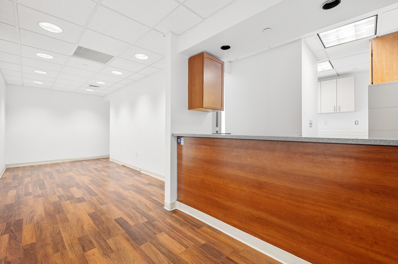 1 Hanson Pl, Brooklyn, NY 11243 - Lot 703 -  - Photo intérieure - Image 1 of 1