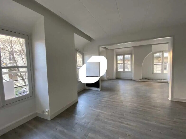 Bureau dans Bordeaux à louer - Photo de l’immeuble – Image 2 sur 10