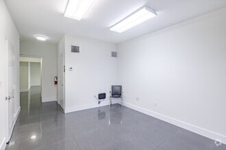 7320 NW 12th St, Miami, FL à louer Photo de l’immeuble– Image 2 sur 11