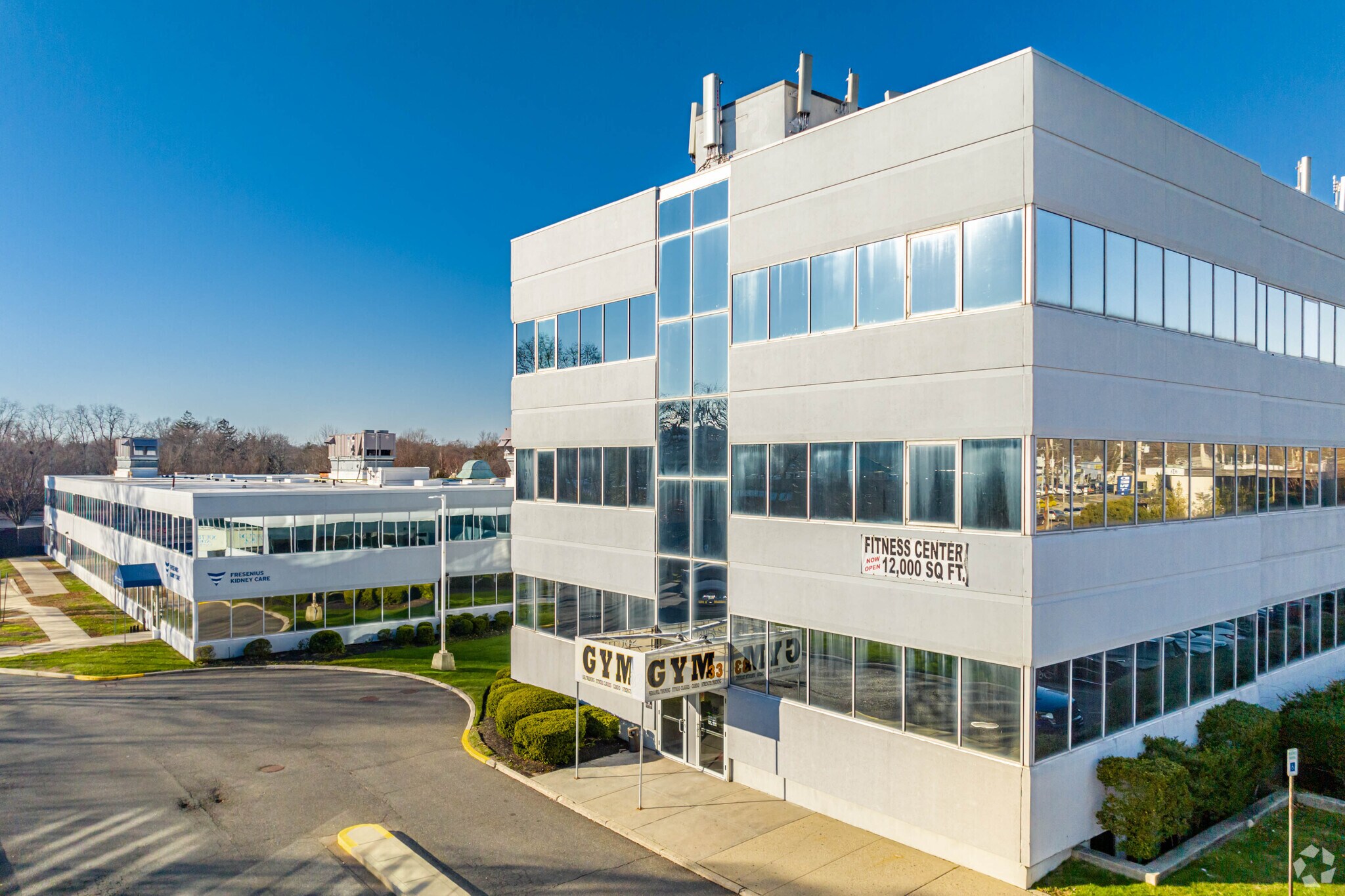 33 Walt Whitman Rd, Huntington Station, NY à louer Photo de l’immeuble– Image 1 sur 11