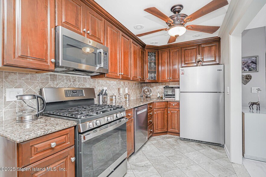 7344 Amboy Rd, Staten Island, NY à vendre - Photo de l’immeuble – Image 2 sur 5