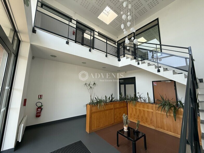 Bureau dans Servon à louer - Hall d’entrée – Image 3 sur 9