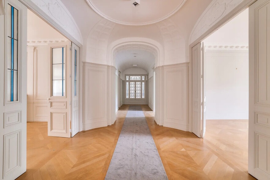 30 Avenue Marceau, Paris à vendre - Photo de l’immeuble – Image 3 sur 9