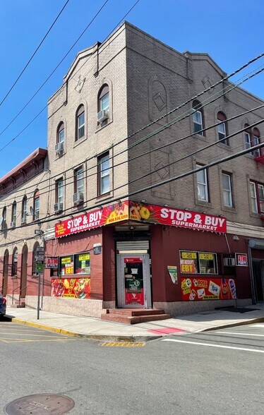 5901-5907 Madison St, West New York, NJ à vendre - Photo de l’immeuble – Image 2 sur 30