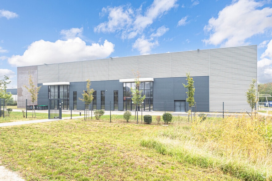 12 Rue Benjamin Franklin, Sucy-en-Brie à louer - Photo principale – Image 1 sur 9