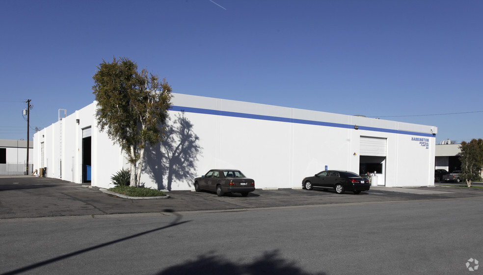 160-162 E Freedom Ave, Anaheim, CA à louer - Photo de l’immeuble – Image 3 sur 3