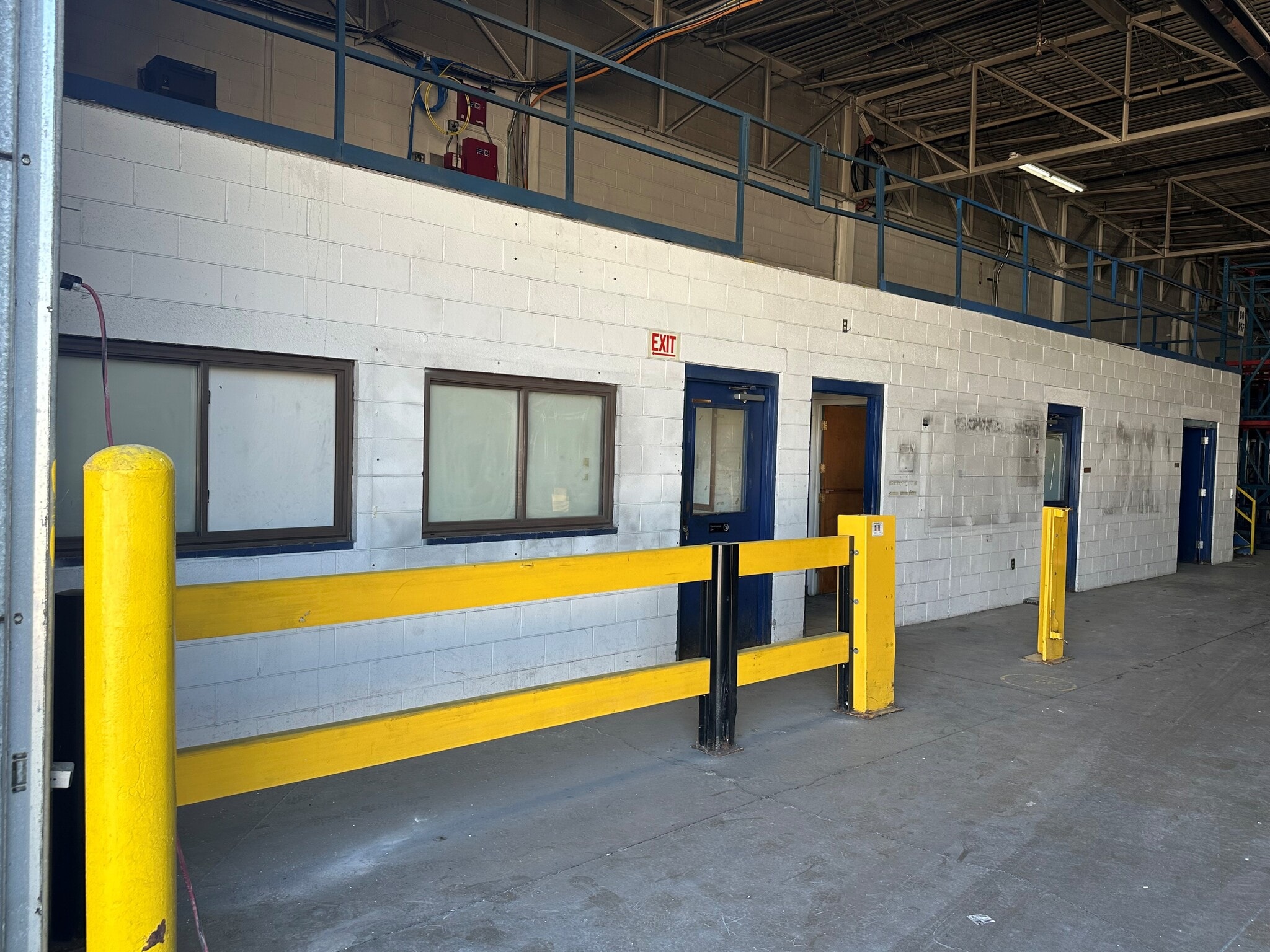 5500 N Lovers Lane Rd, Milwaukee, WI à louer Photo de l’immeuble– Image 1 sur 1