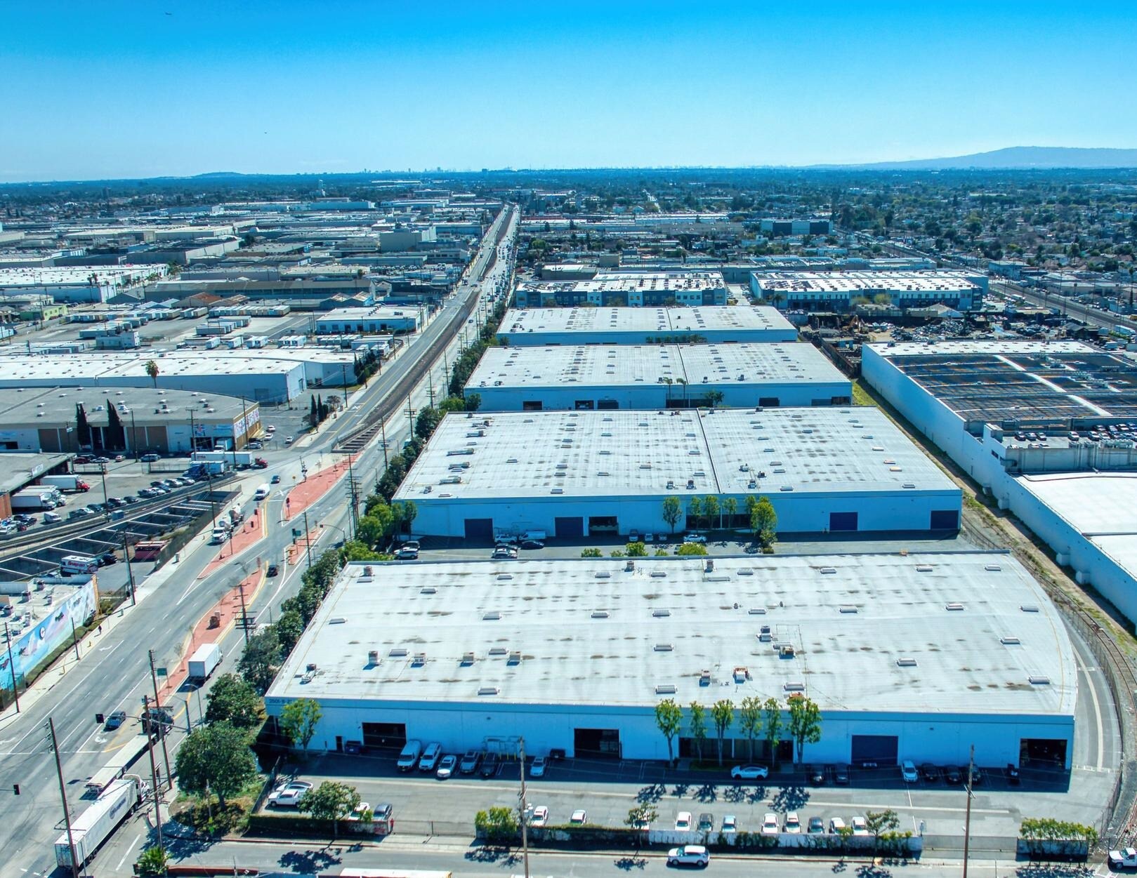 2501-2551 S Alameda St, Los Angeles, CA à louer Photo de l’immeuble– Image 1 sur 8