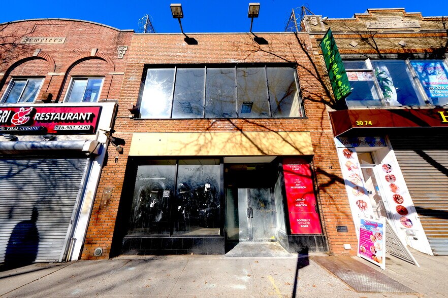 30-76 Steinway St, Astoria, NY à vendre - Photo de l’immeuble – Image 3 sur 11