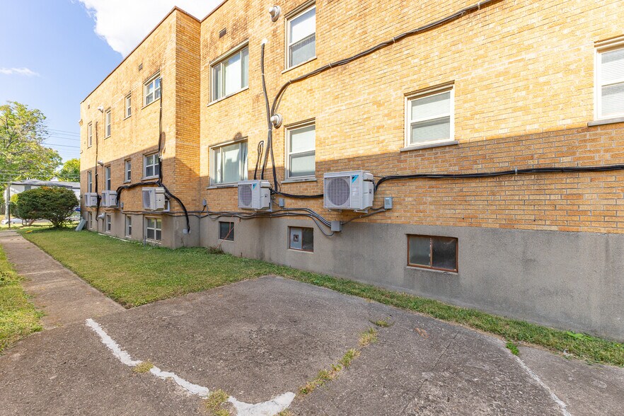 6914 Montgomery Rd, Cincinnati, OH à vendre - Photo de l’immeuble – Image 3 sur 36