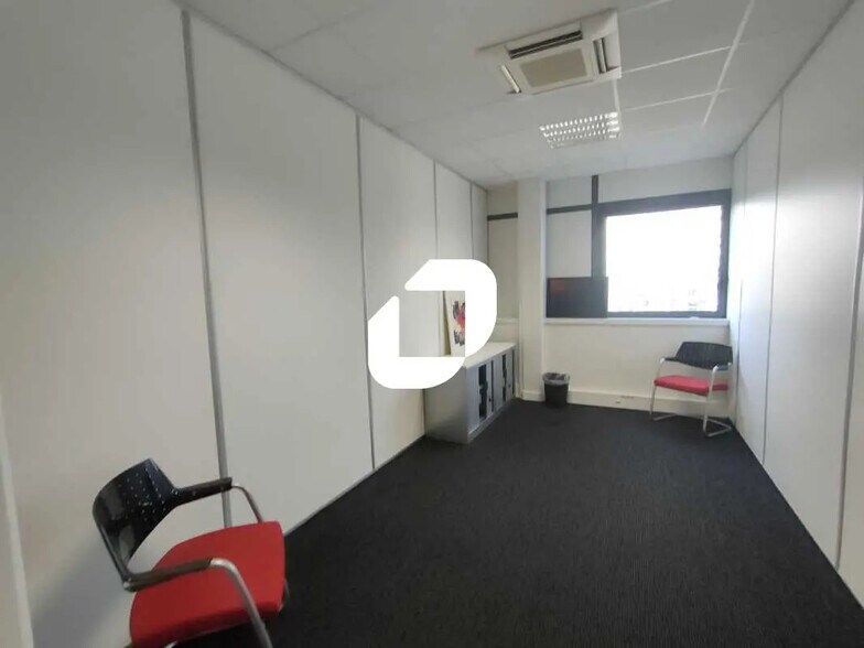 Bureau dans Saclay à louer - Photo de l’immeuble – Image 2 sur 7