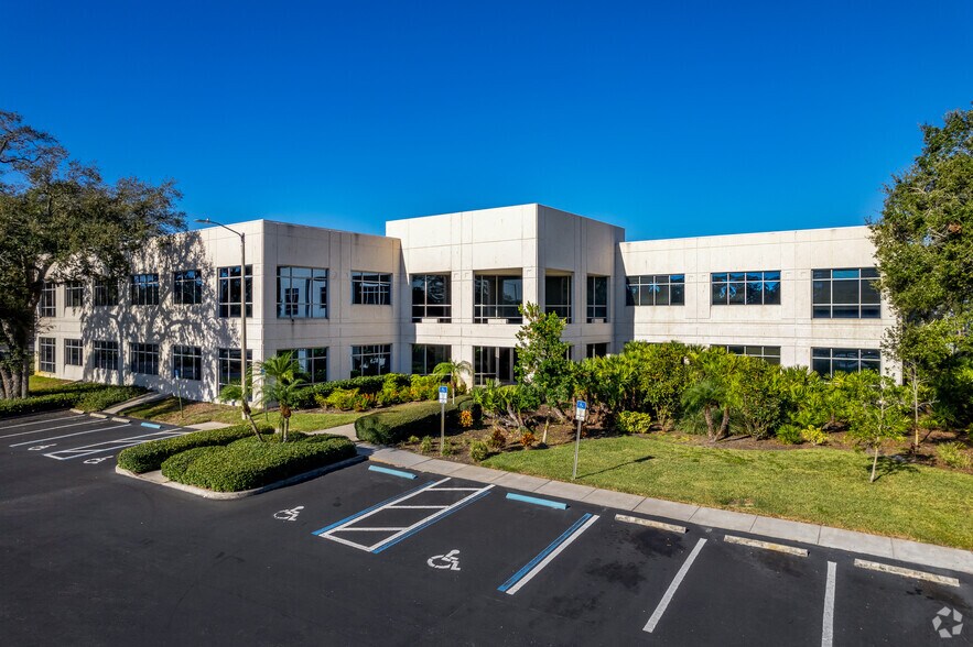 300 S Park Place Blvd, Clearwater, FL à louer - Photo de l’immeuble – Image 2 sur 17