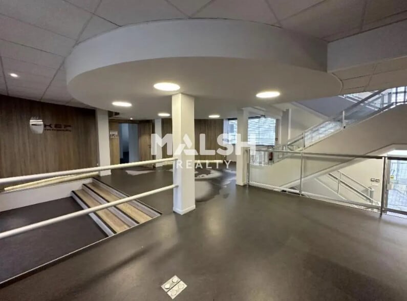 Bureau dans Caluire-et-Cuire à vendre - Hall d’entrée – Image 2 sur 8