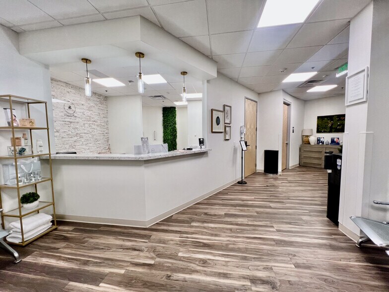 1760 E Pecos Rd, Gilbert, AZ à louer - Photo de l’immeuble – Image 3 sur 14