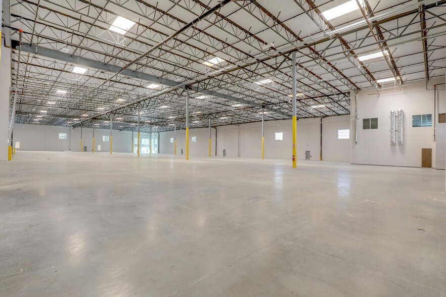 4130 E Los Angeles Ave, Simi Valley, CA à louer - Photo intérieure – Image 2 sur 12