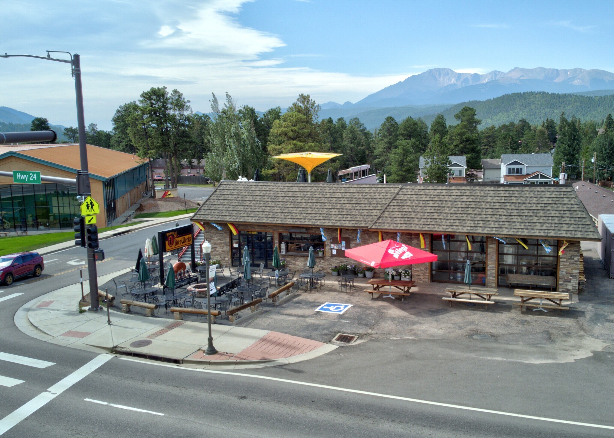 121 E Highway 24, Woodland Park, CO à vendre Photo de l’immeuble– Image 1 sur 11