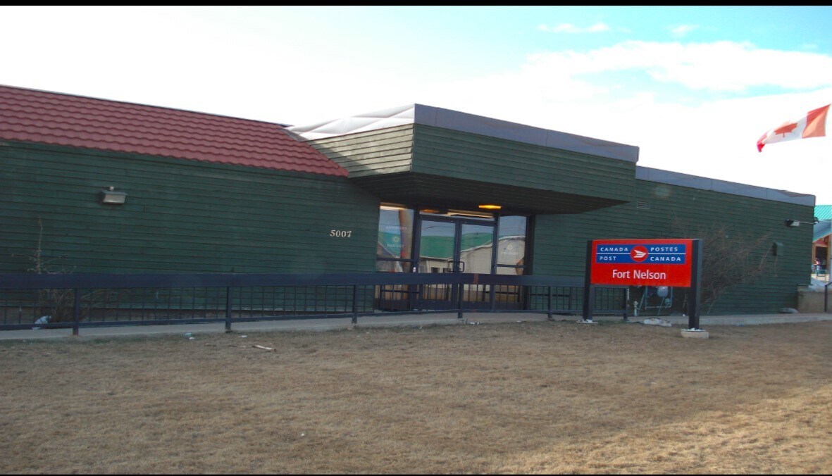 5007 Airport Dr, Northern Rockies, BC à vendre Photo principale– Image 1 sur 2
