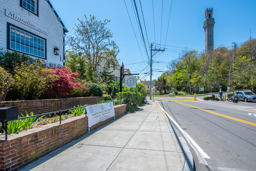 133 Bradford St, Provincetown, MA à vendre - Photo de l’immeuble – Image 3 sur 31
