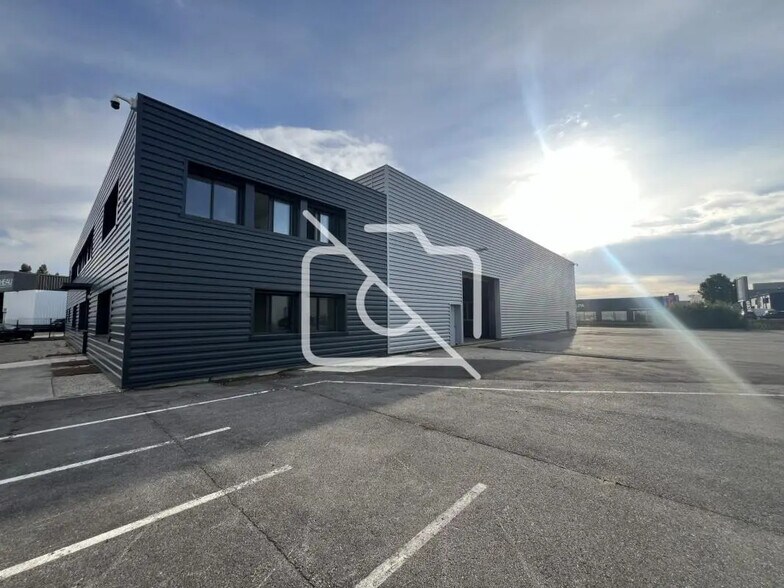 Industriel/Logistique dans Sainte-Geneviève-des-Bois à louer - Photo de l’immeuble – Image 1 sur 8