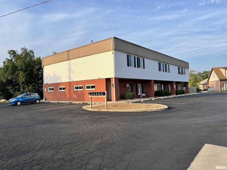 987 Clock Tower Dr, Springfield, IL à vendre - Photo de l’immeuble – Image 2 sur 29