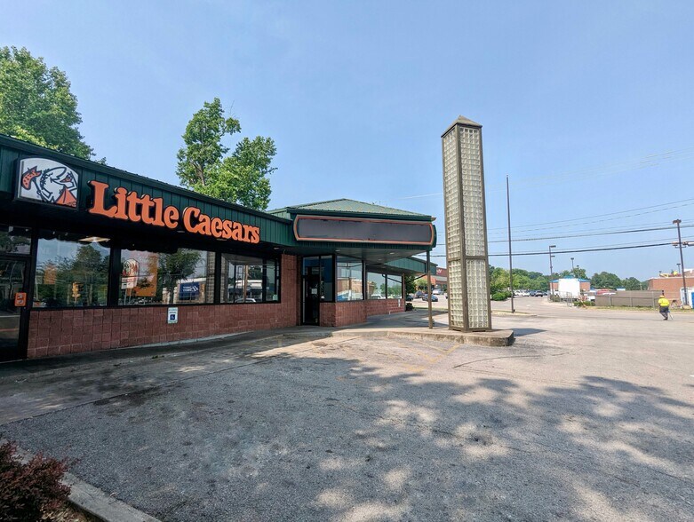 819 W Main St, Carbondale, IL à louer - Photo de l’immeuble – Image 2 sur 5