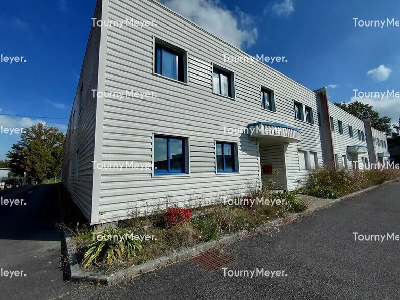 Local d’activités dans La Chapelle-sur-Erdre à louer - Photo de l’immeuble – Image 3 sur 9