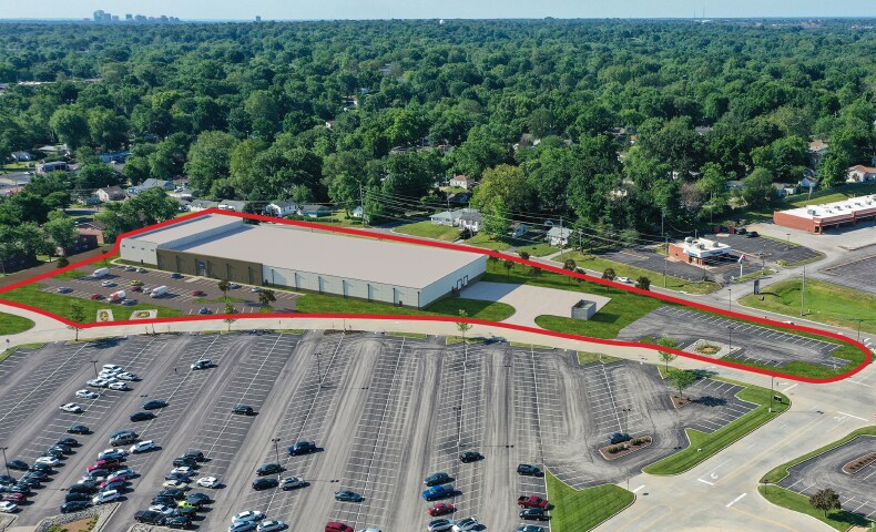 11101 Old St. Charles Rd, Saint Ann, MO à louer - Photo de l’immeuble – Image 1 sur 1