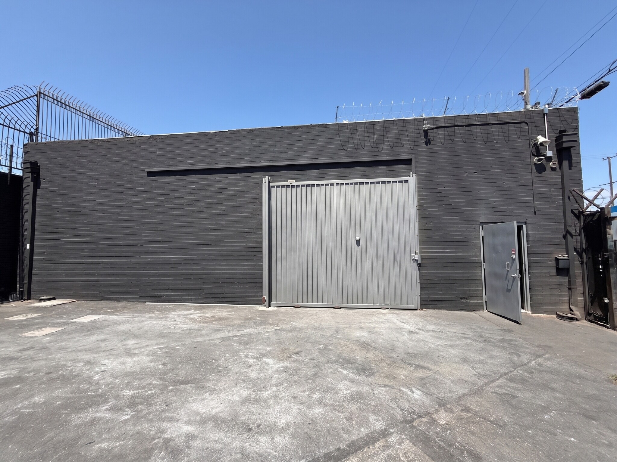 1126 E 14th St, Los Angeles, CA à vendre Photo de l’immeuble– Image 1 sur 5