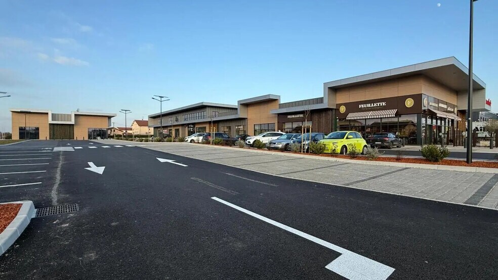 Local d’activités dans Saint-Denis-lès-Bourg à louer - Photo de l’immeuble – Image 3 sur 7