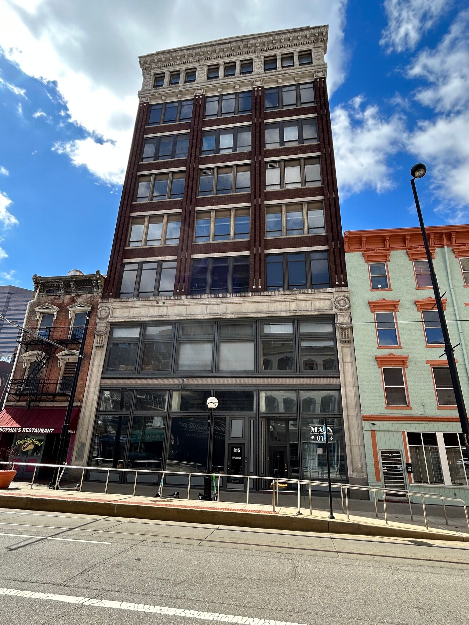 817 Main St, Cincinnati, OH à louer Photo intérieure– Image 1 sur 4