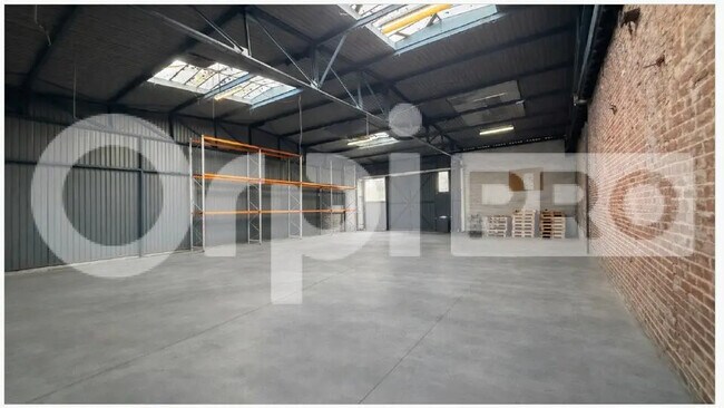 Plus de détails pour Local d'activités à louer