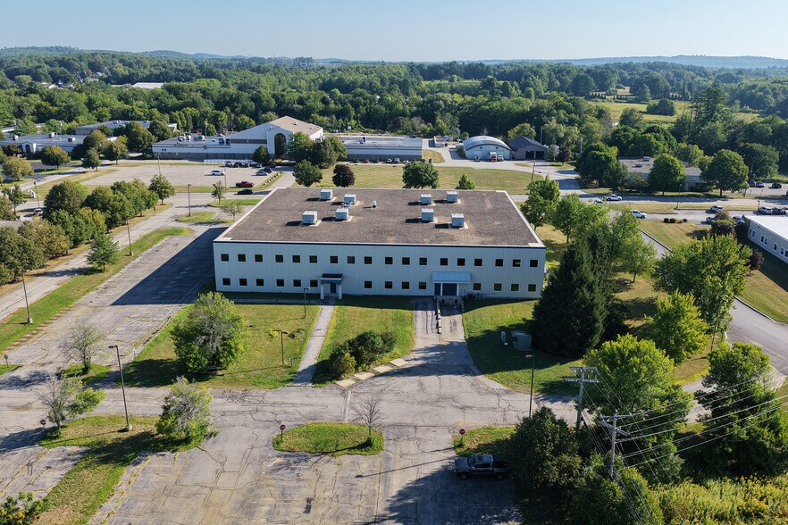19 Mollison Way, Lewiston, ME à louer - Photo de l’immeuble – Image 3 sur 10