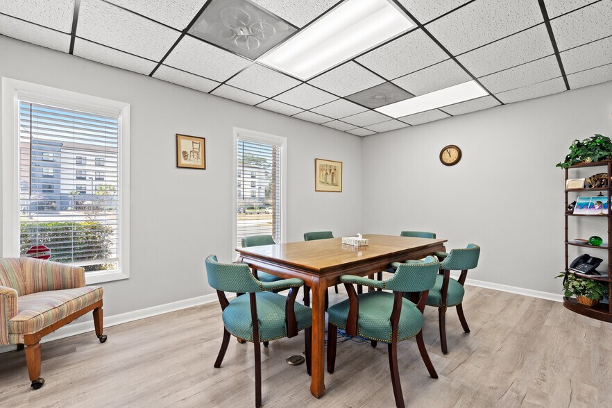 7510 N Forest Dr, North Charleston, SC à vendre - Photo de l’immeuble – Image 2 sur 8